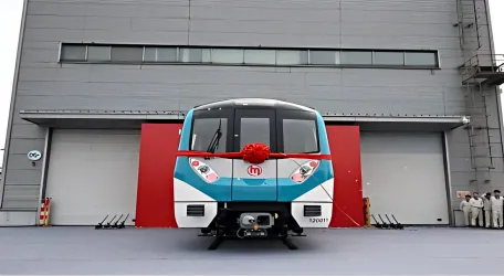 Hangzhou Metro's first fully automatic electric bus officially rolled off the assembly line.